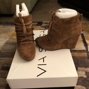 NWT! Via Spiga Suede wedge boots
